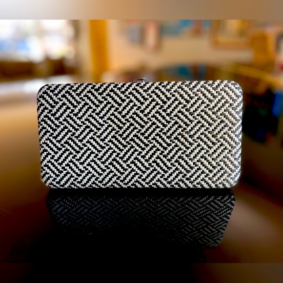 Lulu black and white woven wallet with pink inside - Picture 1 of 8